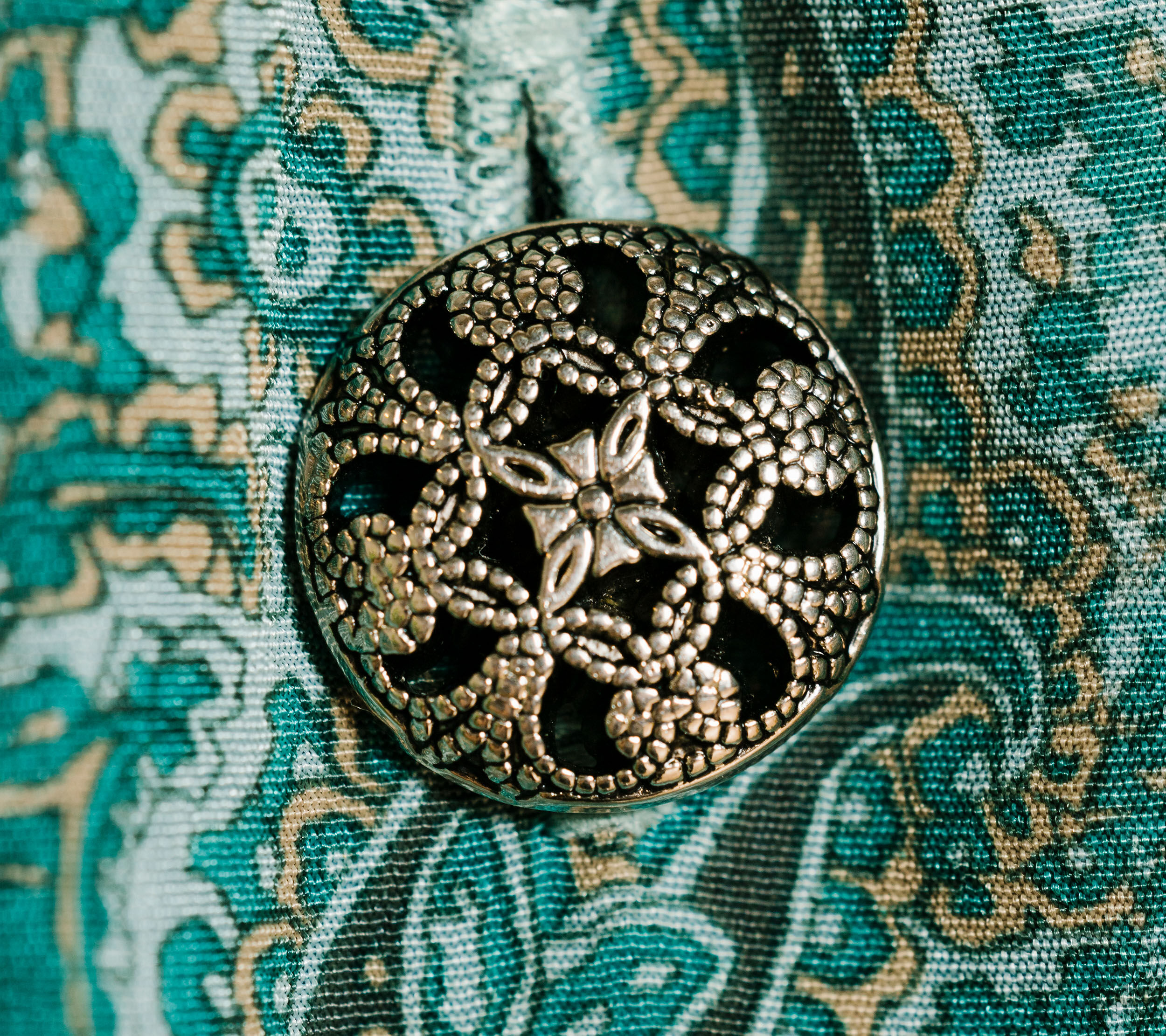 Statement brooch with antique detailing, perfect for styling men's kurtas and bandhgalas